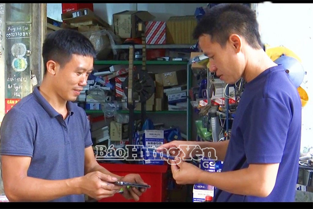 Chuyển khoản tiền mua hàng tại một cửa hàng kinh doanh, thị trấn Như Quỳnh (Văn Lâm)