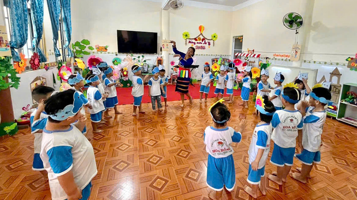 ラムドン省：533校の学校をコミューンと区の管理下に移管