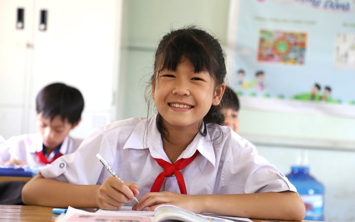 Miễn học phí cho học sinh: Ngăn bỏ học, nâng chất lượng giáo dục - Ảnh 2.