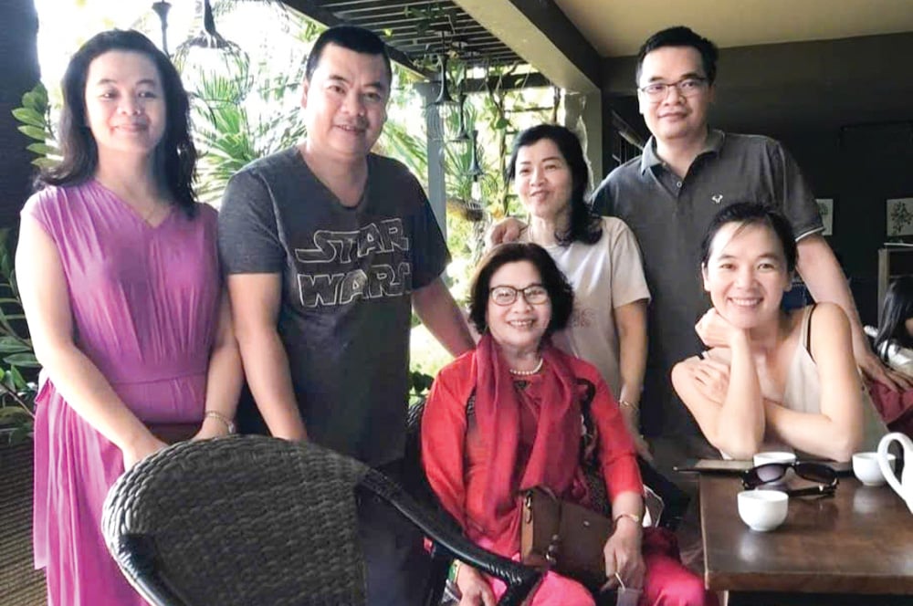 นางสาว Tran Thi Kim Ngan และลูกๆ ทั้ง 5 คนของเธอเป็นแพทย์และผู้เชี่ยวชาญที่ประสบความสำเร็จ