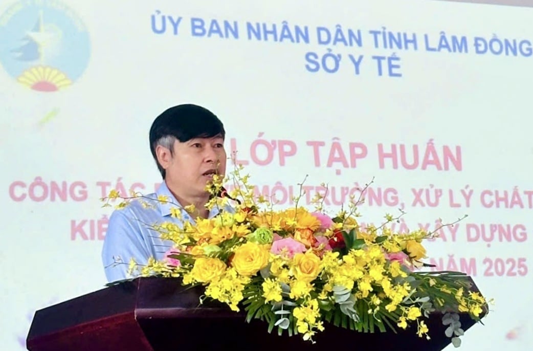 Master Tran Ngoc Trung, stellvertretender Leiter der Abteilung für medizinische Angelegenheiten im Gesundheitsministerium von Lam Dong, hielt die Eröffnungsrede des Schulungskurses.