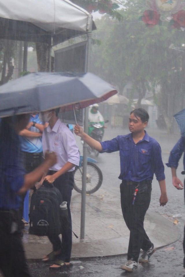 Thi tốt nghiệp THPT 2025: Thí sinh đi nhầm điểm thi tốt nghiệp THPT cách 30 km- Ảnh 2.