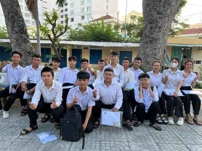 សិស្សជិត 1.15 លាននាក់ឆ្លងផុតការប្រឡងចក្រពត្តិ៖ សំណួរប្រឡងផ្ទាល់ ដោះស្រាយសំណួរអក្សរសាស្ត្រក្នុងរូបថត 10
