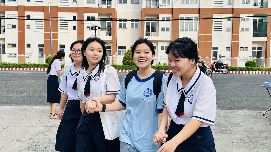 thi tốt nghiệp - Ảnh 27.