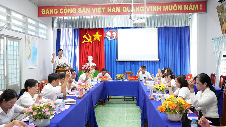 សន្និបាតបក្សនៃមជ្ឈមណ្ឌលវប្បធម៌-កីឡា និងផ្សព្វផ្សាយស្រុក Phu Tan