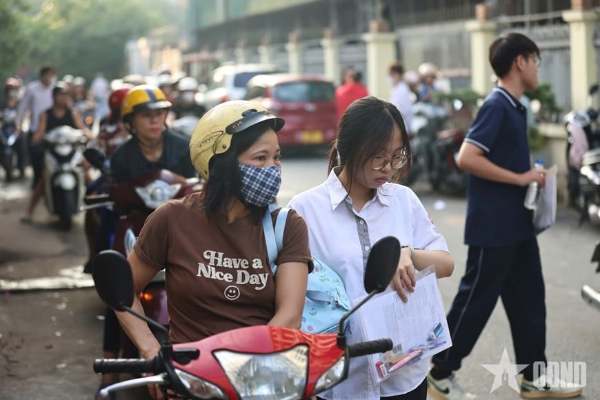 Kỳ thi thu hút sự quan tâm của cả xã hội. 