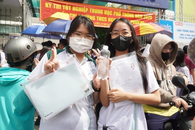 Đề thi ngữ văn THPT 2025 mang hơi thở thời đại- Ảnh 3.