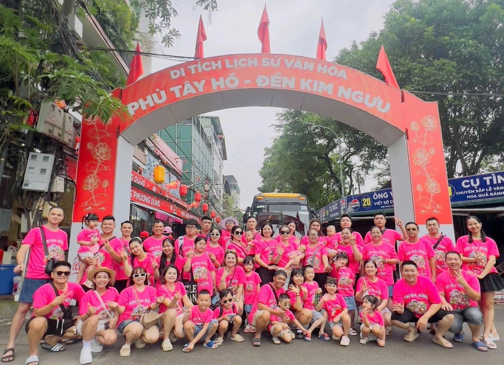 Đại gia đình 50 người ở Hà Nội chi 180 triệu, thuê villa 19 phòng du lịch - 1