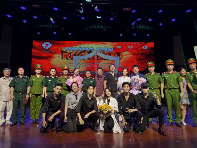 phuong-thanh-lien-hoan-nghe-thuat-san-khau-chuyen-nghiep-toan-quoc-4.jpg