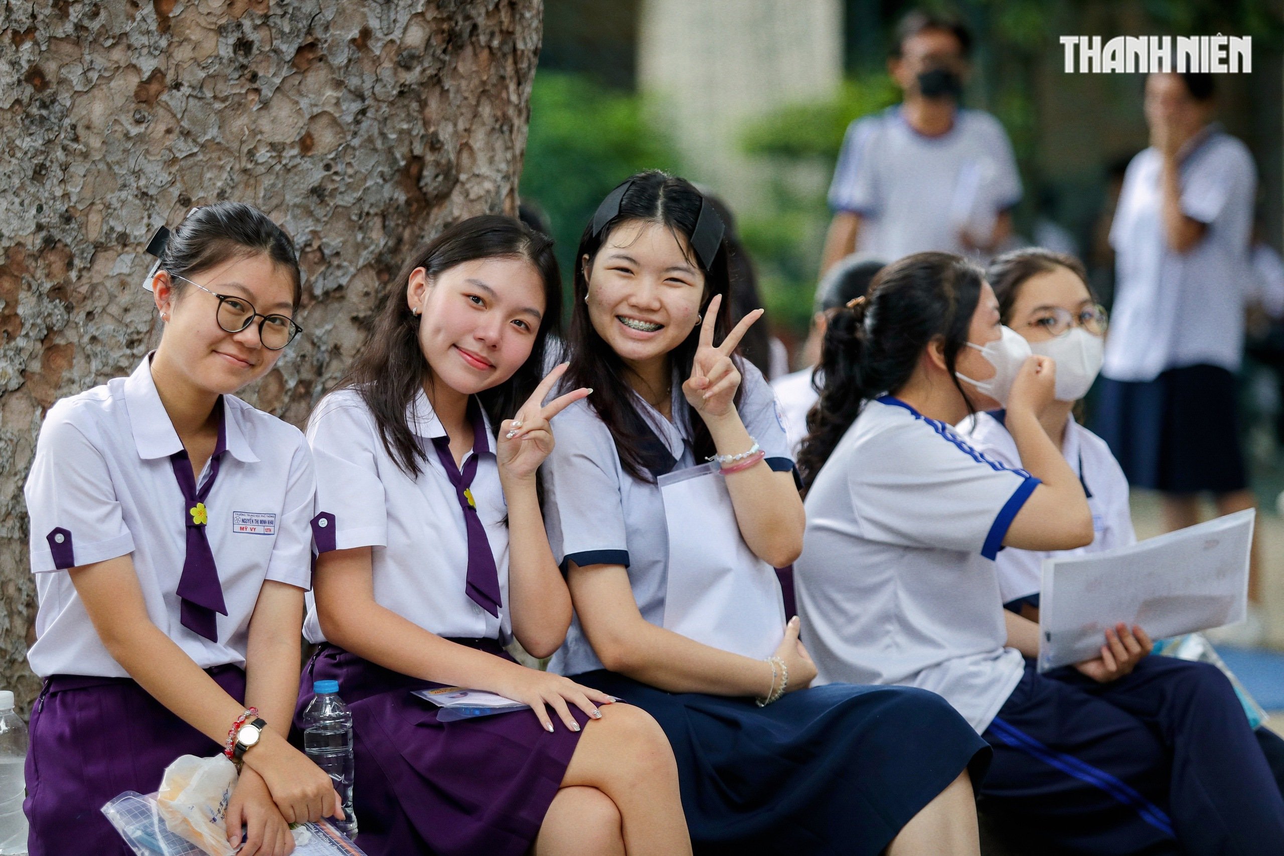 Imágenes emotivas de los candidatos en la ciudad de Ho Chi Minh en el primer día del examen de graduación de secundaria 2025 - Foto 12.