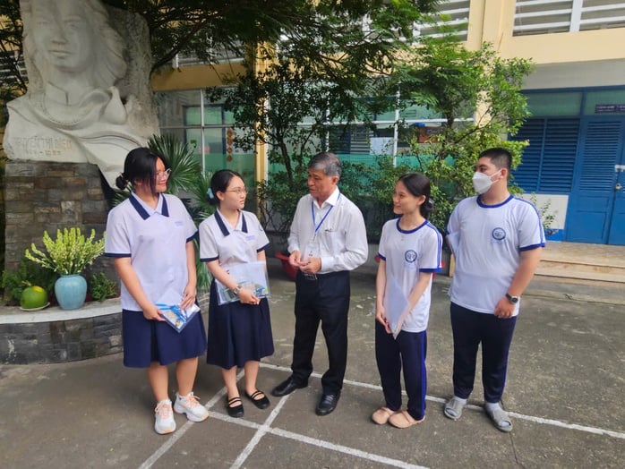 Giám đốc Sở GD-ĐT TP HCM: Thành phố lựa chọn cán bộ coi thi có kinh nghiệm- Ảnh 2.