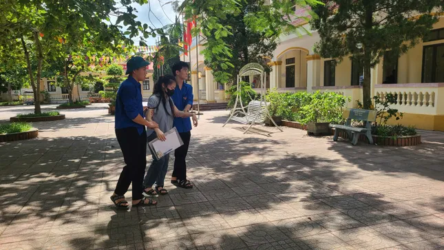 Nữ sinh khuyết tật không chọn 'đặc cách', quyết thi để chạm tới giấc mơ ảnh 1