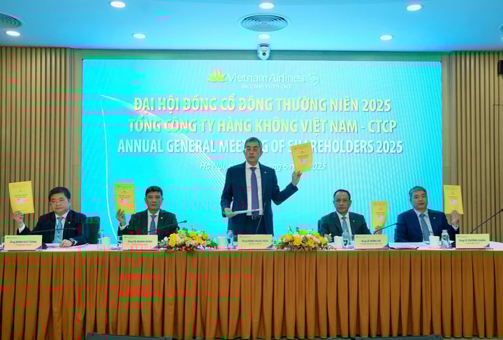 Năm 2024 doanh thu hợp nhất Vietnam Airlines đạt 112.776 tỷ đồng, lợi nhuận sau thuế đạt 7.958 tỷ đồng