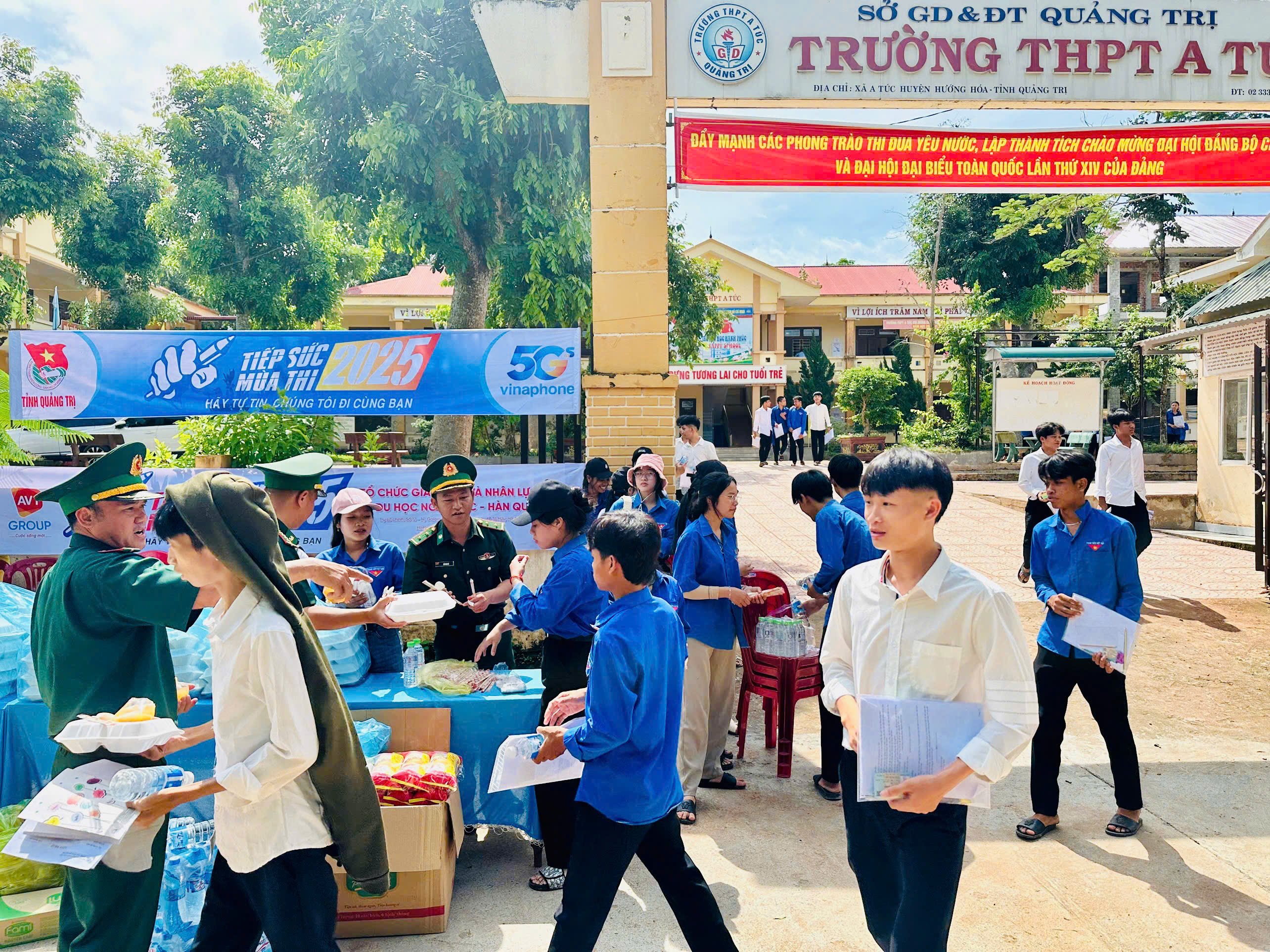 Lực lượng vũ trang đồng hành tiếp sức mùa thi cho học sinh vùng núi