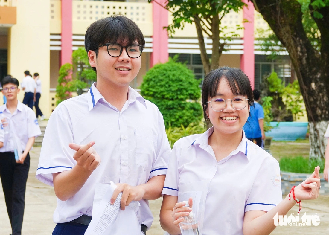 Thí sinh nói bị 'ngộp' với đề thi toán, giáo viên nhận xét đề hay - Ảnh 16.