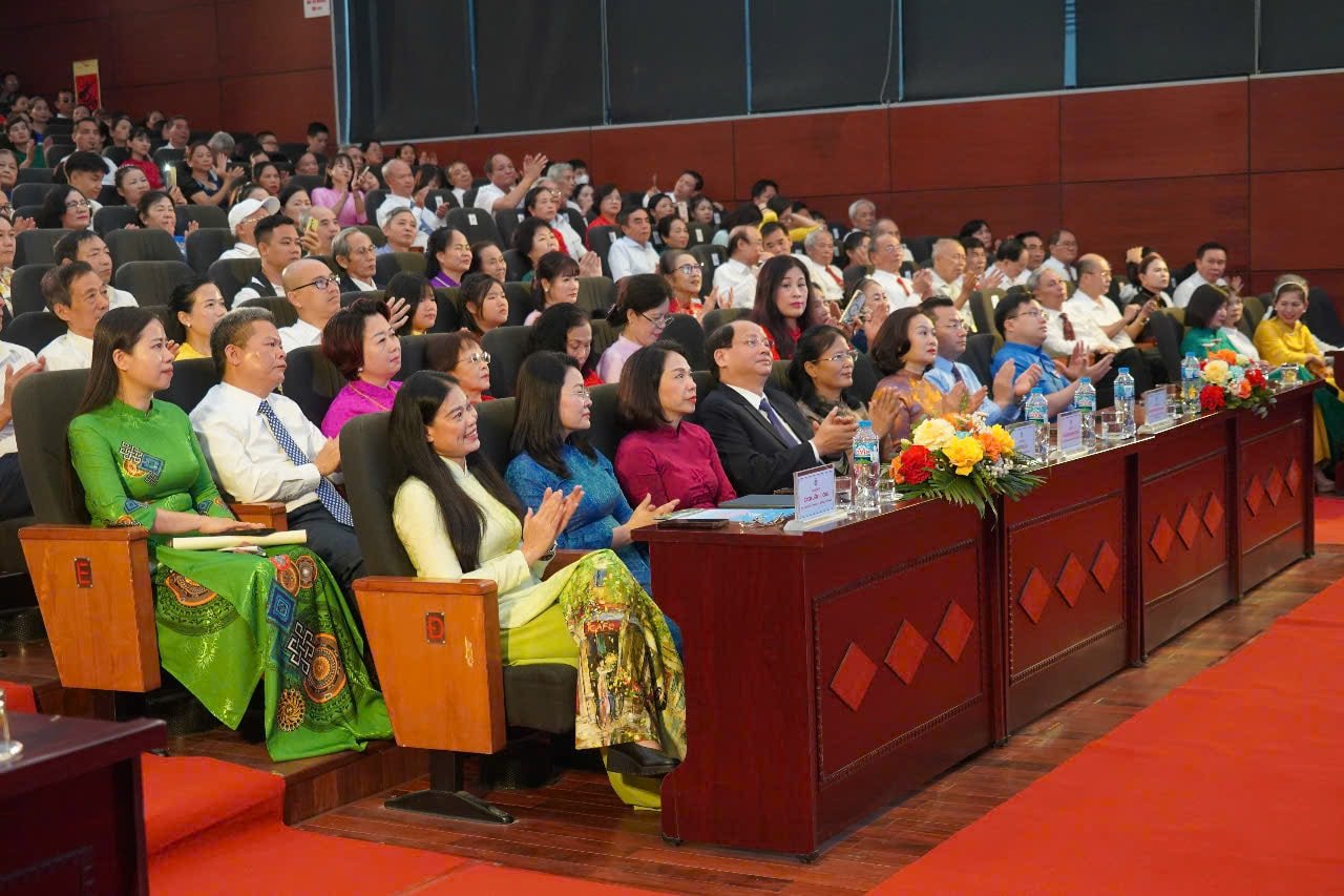 26-lanh-dao-thanh-pho.jpg