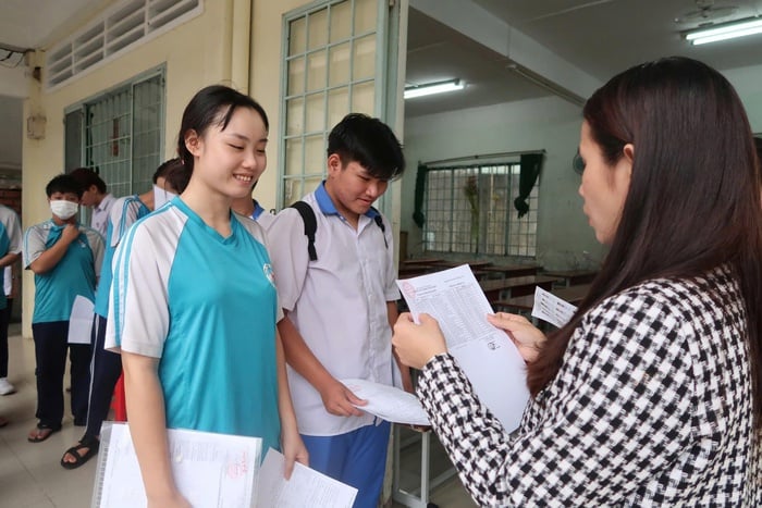 Thi tốt nghiệp THPT 2025: Nhiều hoạt động thiết thực hỗ trợ thí sinh trong suốt kỳ thi- Ảnh 2.
