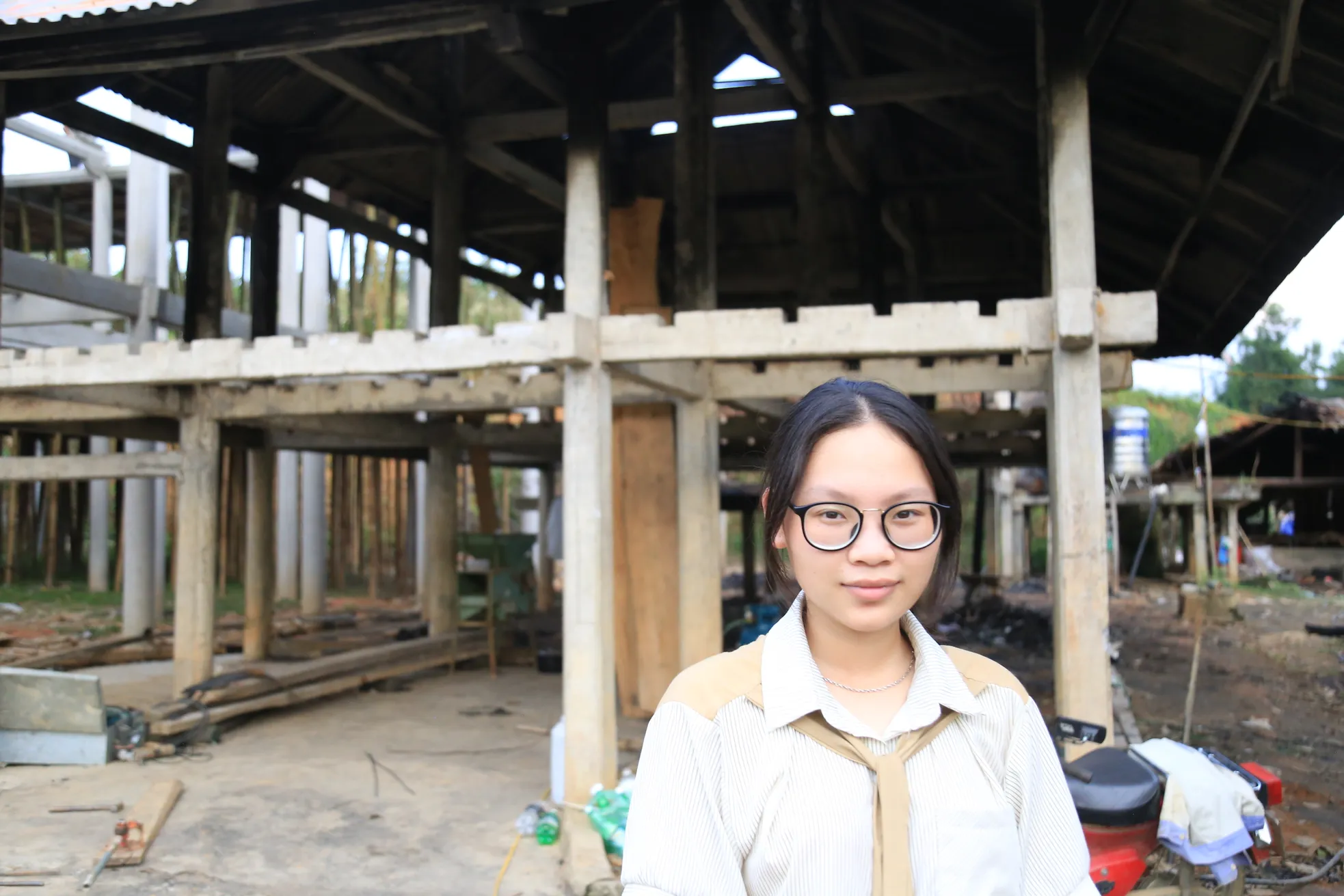 Dao ethnic female student lost her home, overcame adversity to enter photo contest 1
