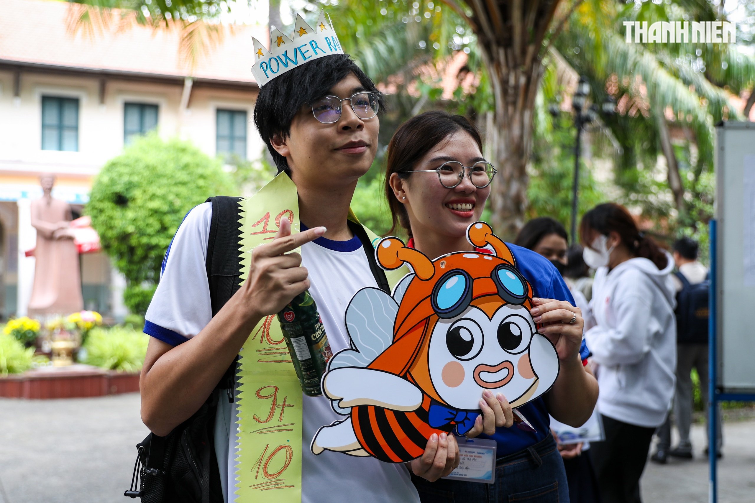 Imágenes emotivas de candidatos en la ciudad de Ho Chi Minh en el primer día del examen de graduación de secundaria 2025 - Foto 17.