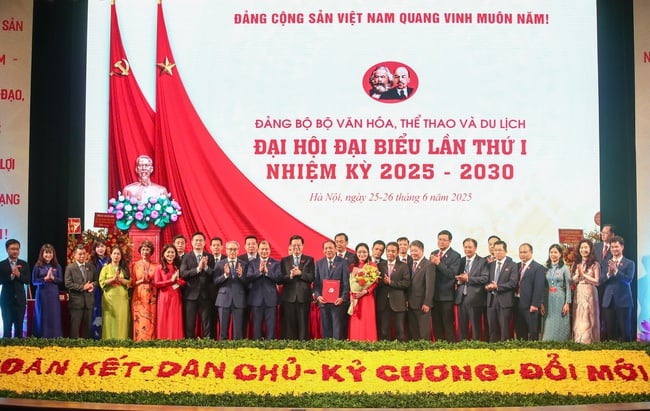 Bộ trưởng Nguyễn Văn Hùng giữ chức Bí thư Đảng ủy Bộ VHTTDL nhiệm kỳ 2025 - 2030 - Ảnh 3.