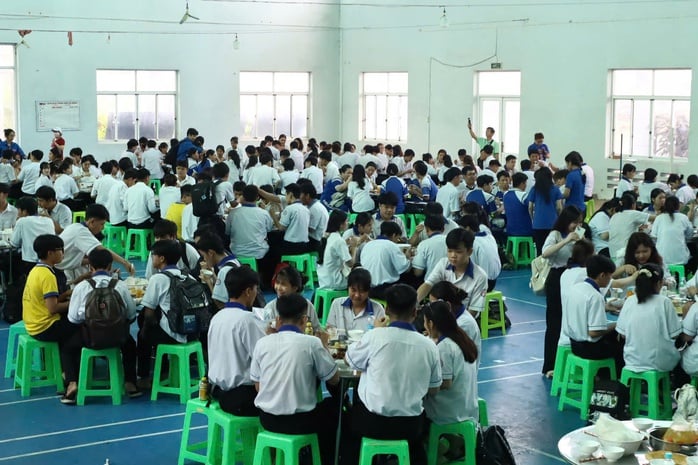 Nhiều trường ở Cần Thơ hỗ trợ suất ăn cho thí sinh thi tốt nghiệp THPT- Ảnh 3.
