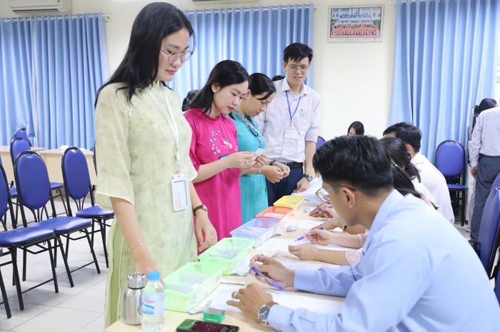Tốt nghiệp THPT 2025: Nhiều sĩ tử mong đề thi ngữ văn nói về công nghệ, AI- Ảnh 2.