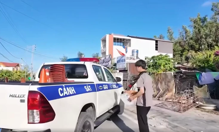 Official information about the suspected clip of traffic police carrying a sleeping candidate is staged