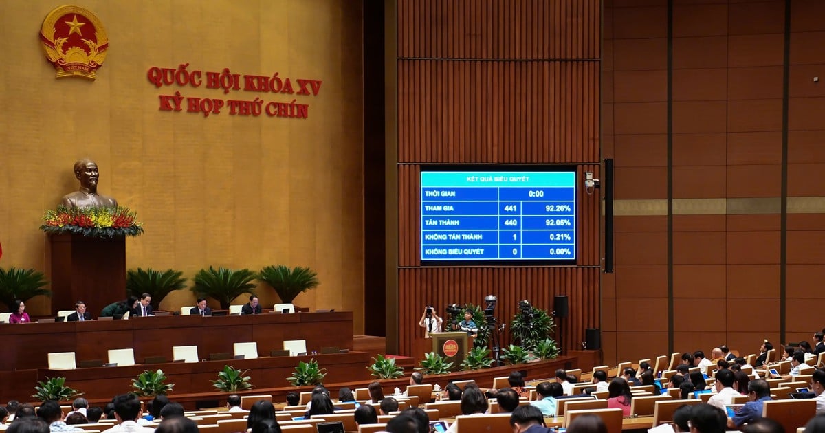 Miễn học phí cho học sinh trường công lập, hỗ trợ học phí học sinh trường dân lập