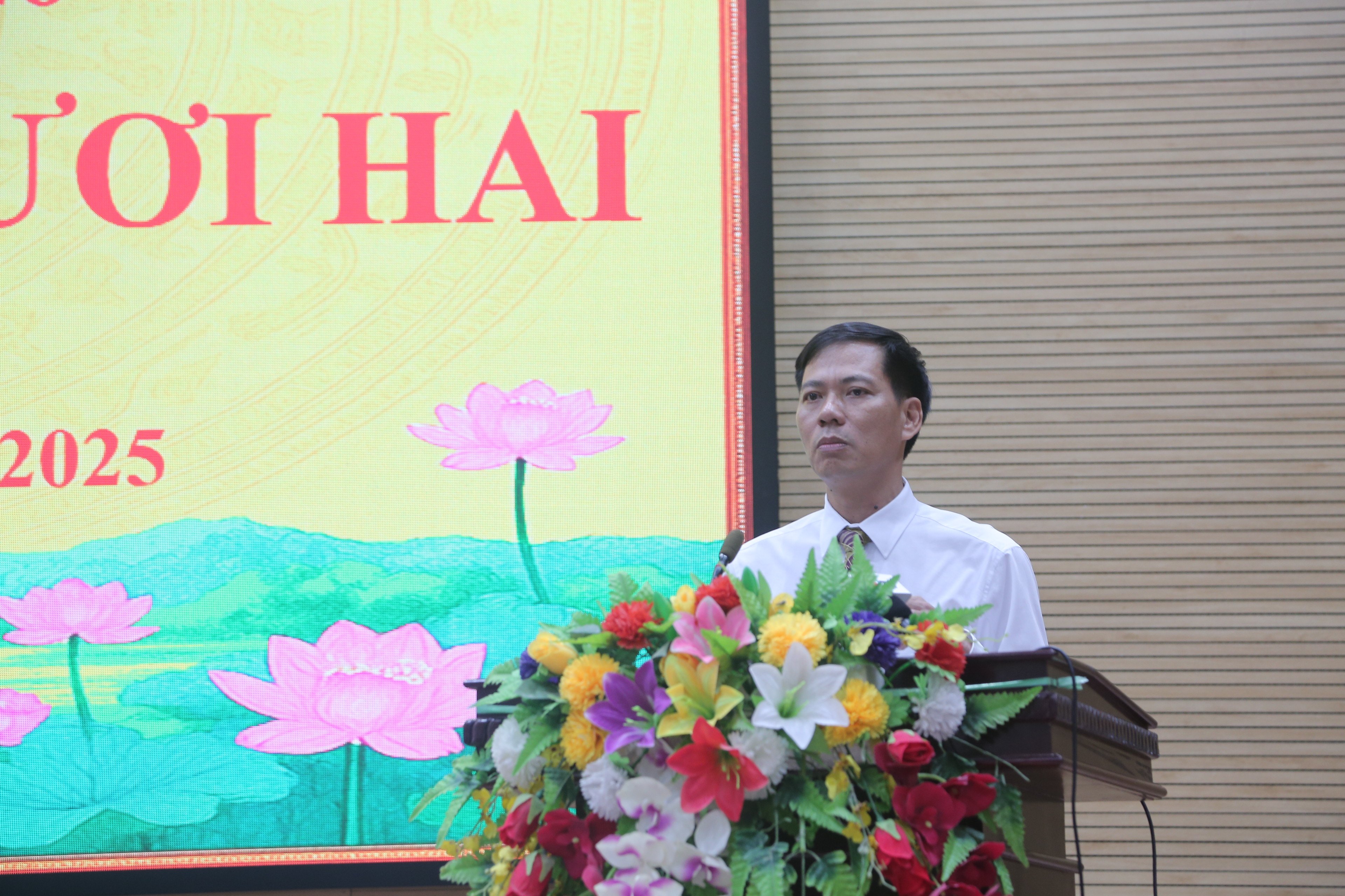 សម័យប្រជុំលើកទី៣២ នៃក្រុមប្រឹក្សាប្រជាជនខេត្តទី៨៖ បានអនុម័តសេចក្តីសម្រេចចំនួន ២១ ដោយមានការឯកភាពខ្ពស់