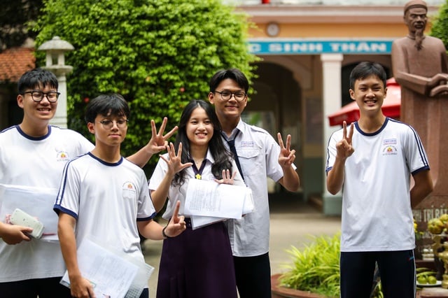 Đề ngữ văn hỏi 'vùng trời quê hương', thí sinh kể về sáp nhập tỉnh thành - Ảnh 1.