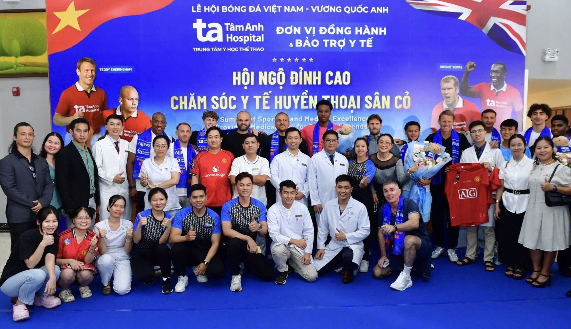 Danh thủ Manchester Reds ấn tượng mạnh với Trung tâm Y học Thể thao tại Bệnh viện Tâm Anh- Ảnh 1.