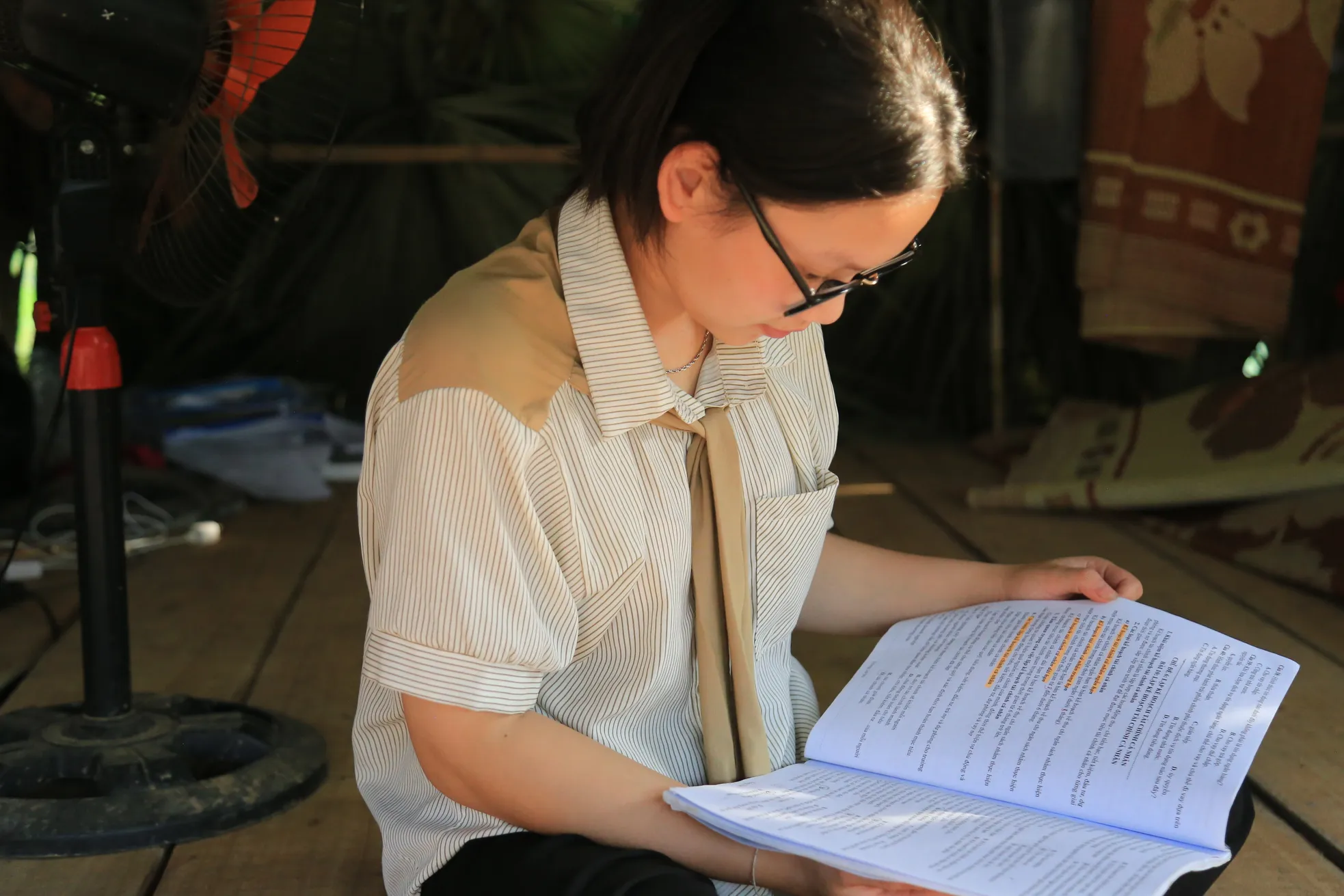 Dao ethnic female student lost her home, overcame adversity to enter the exam photo 3