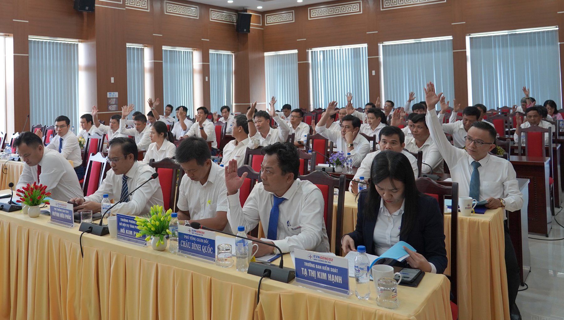 Workers voted to agree on the contents presented at the conference.
