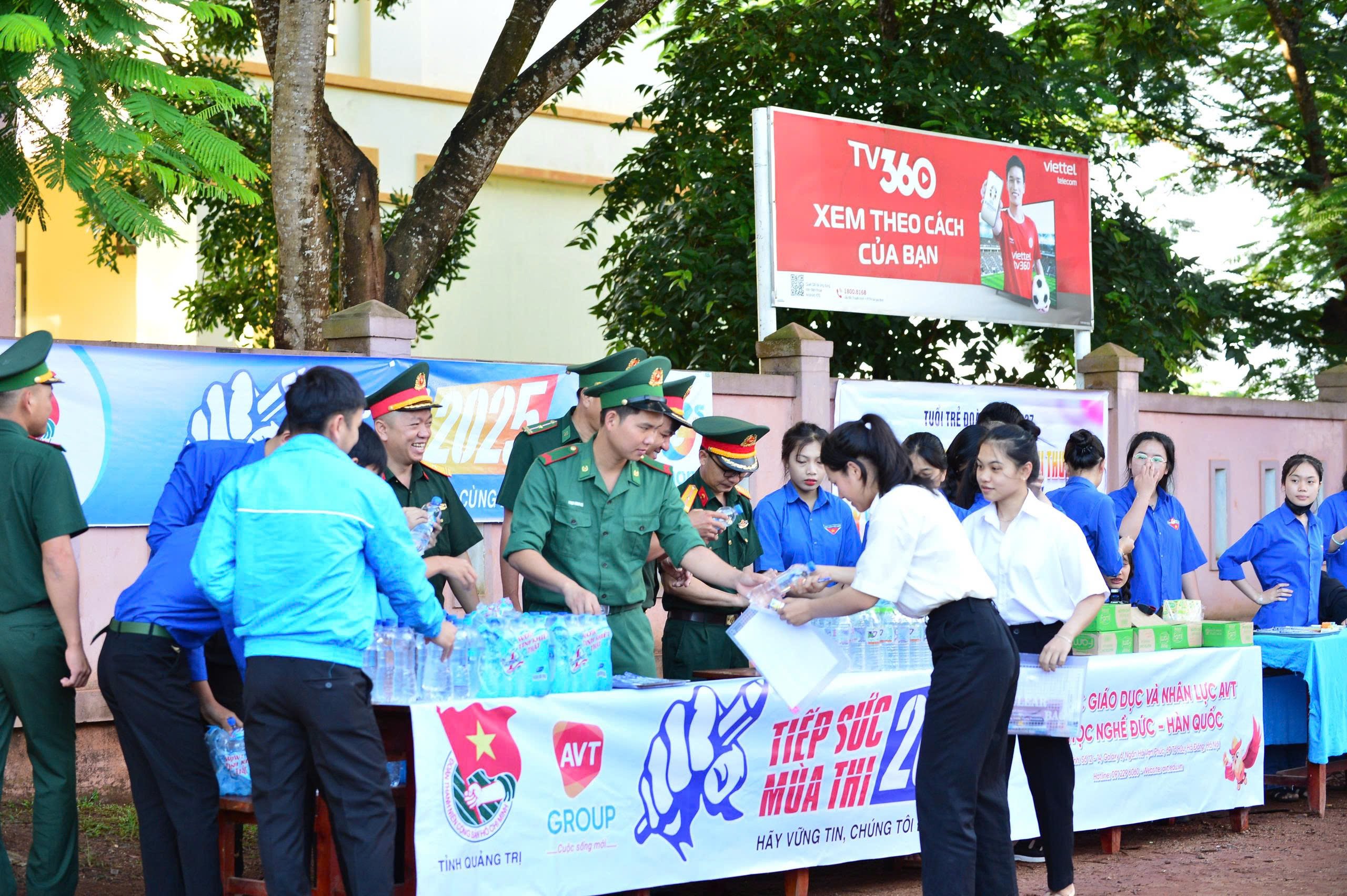 Lực lượng vũ trang đồng hành tiếp sức mùa thi cho học sinh vùng núi