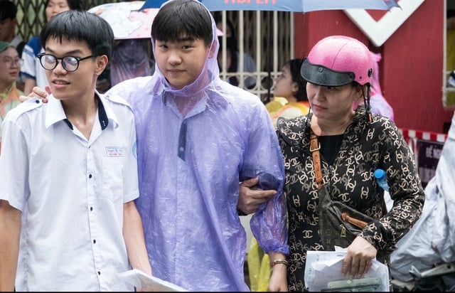 Thí sinh sốc vì đề toán thi tốt nghiệp THPT ‘đọc vô không biết làm’ - Ảnh 2.
