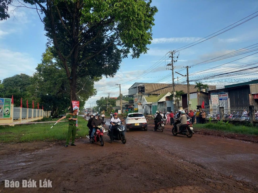 បង្ខំ