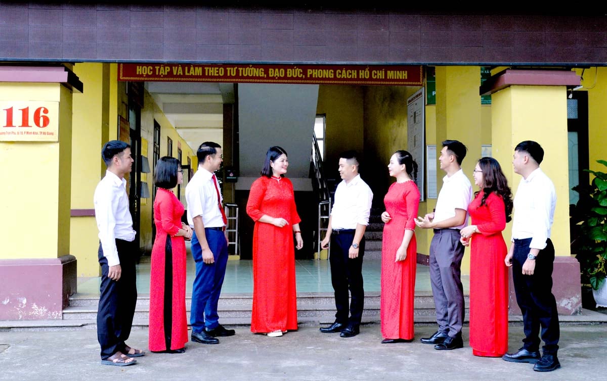 Cán bộ, đảng viên và Nhân dân phường Minh Khai (thành phố Hà Giang) hân hoan, phấn khởi trước ngày sáp nhập.