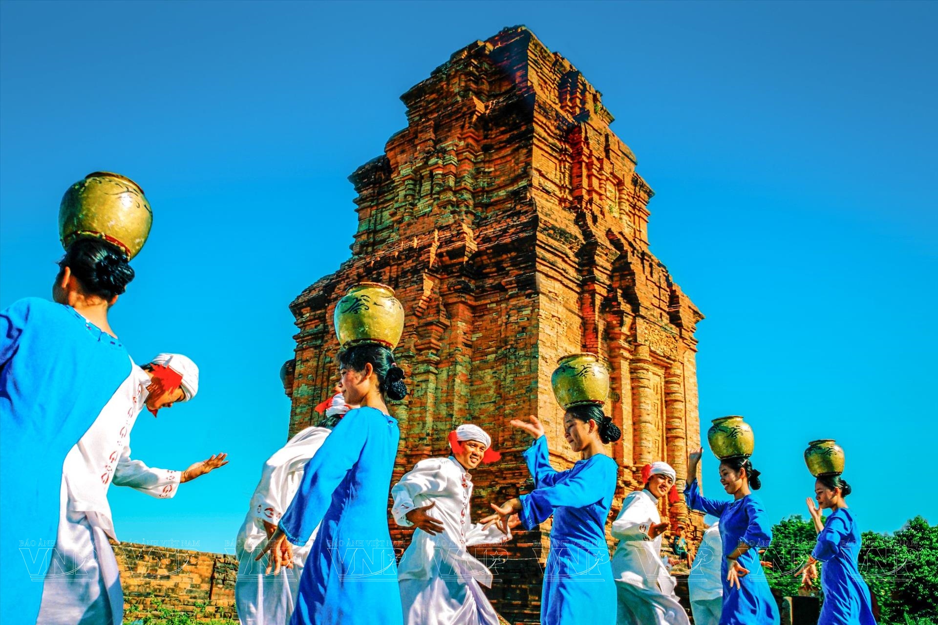 Văn hóa Chăm trong trang phục và lễ hội Kate