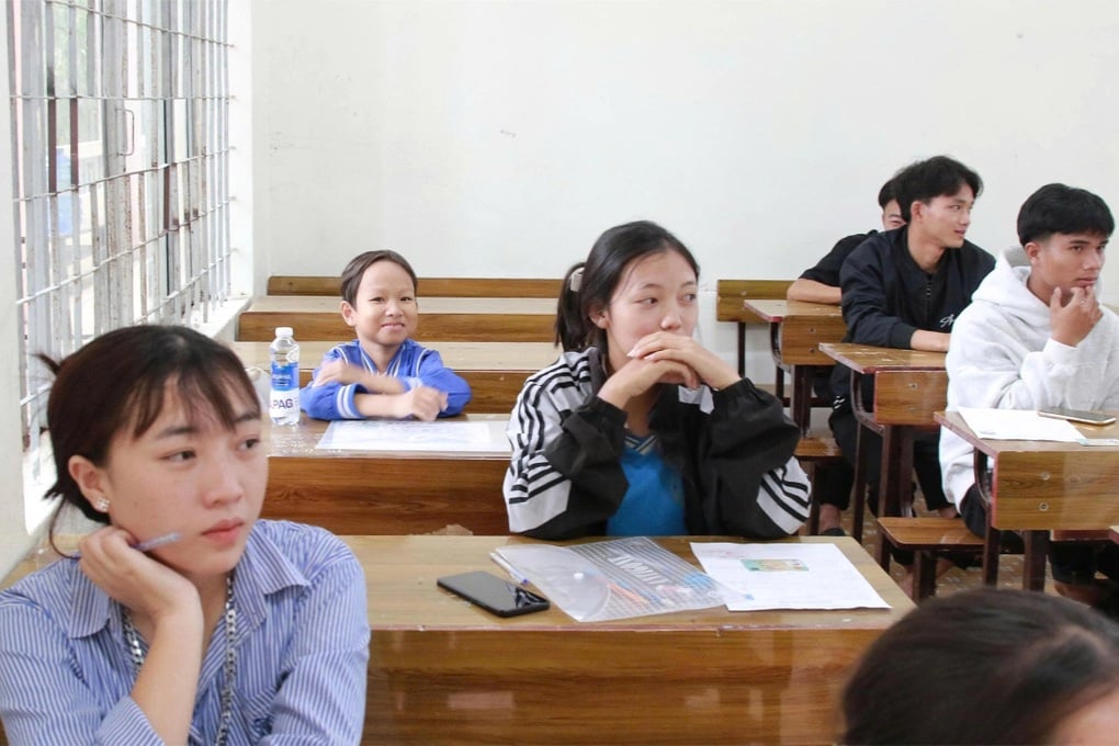 Thí sinh dự thi bị giám thị nhầm là học sinh tiểu học... đi lạc - 2