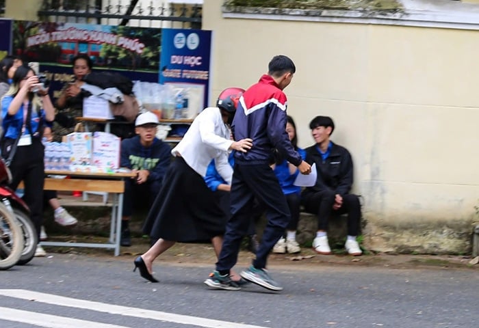 Traffic police promptly took the candidate who 