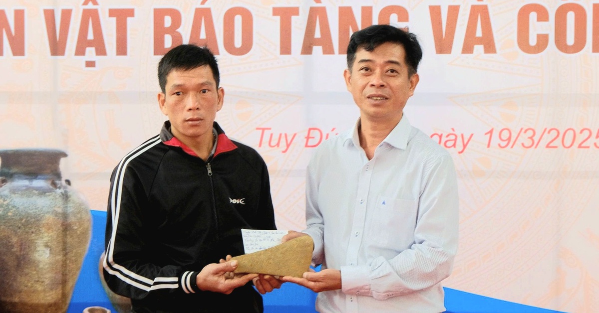 បន្ទាប់ពីការអំពាវនាវរបស់ប្រធានខេត្ត សារមន្ទីរ Dak Nong បានទទួលរង្វាន់វត្ថុបុរាណមានតម្លៃជិត 300 ។