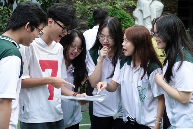 Thi tốt nghiệp THPT 2025: Đề chính thức môn ngữ văn xem tại đây - Ảnh 3.