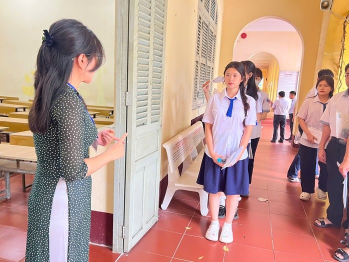 Thi tốt nghiệp THPT2025: Thí sinh làm bài thi môn toán, đón xem gợi ý giải đề - Ảnh 3.