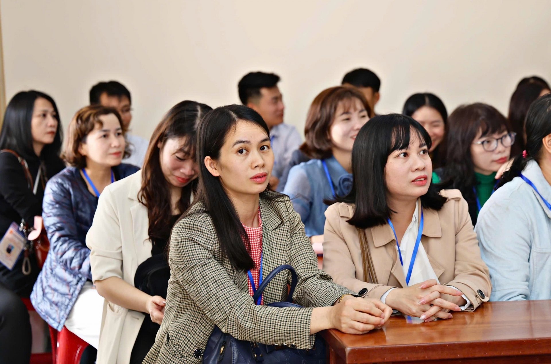 Cán bộ coi thi họp triển khai công tác tại điểm thi Trường THCS-THPT Đống Đa