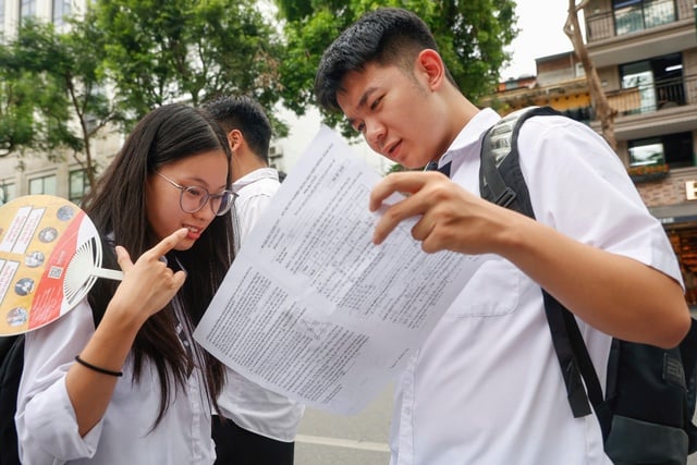 5 thí sinh bị đình chỉ thi môn toán  - Ảnh 1.