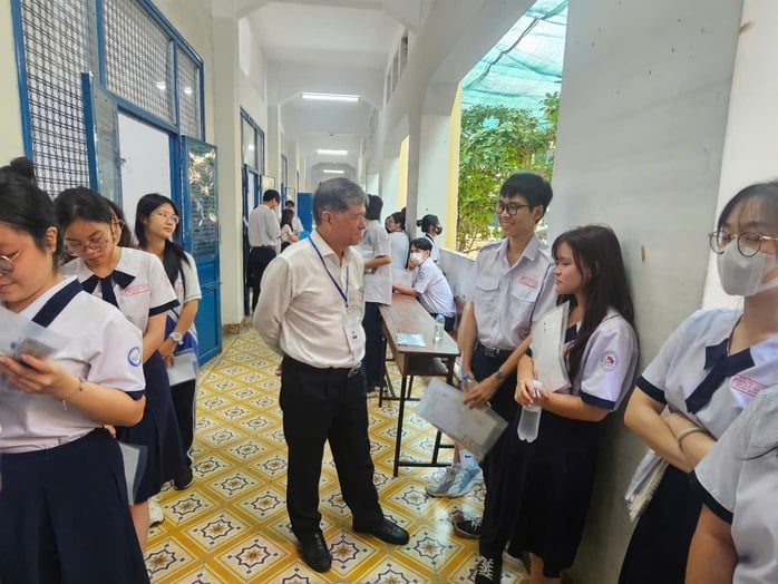 Giám đốc Sở GD-ĐT TP HCM: Thành phố lựa chọn cán bộ coi thi có kinh nghiệm- Ảnh 1.
