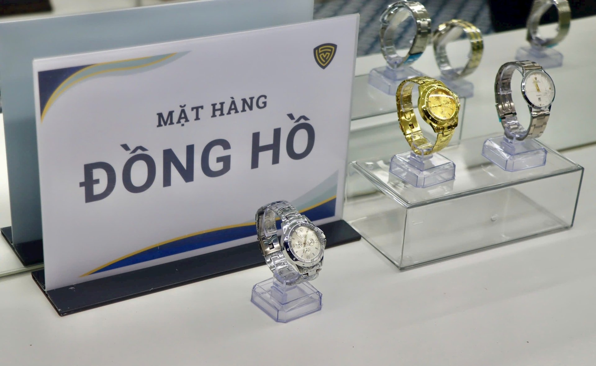 phong-trung-bay-hang-gia.jpg