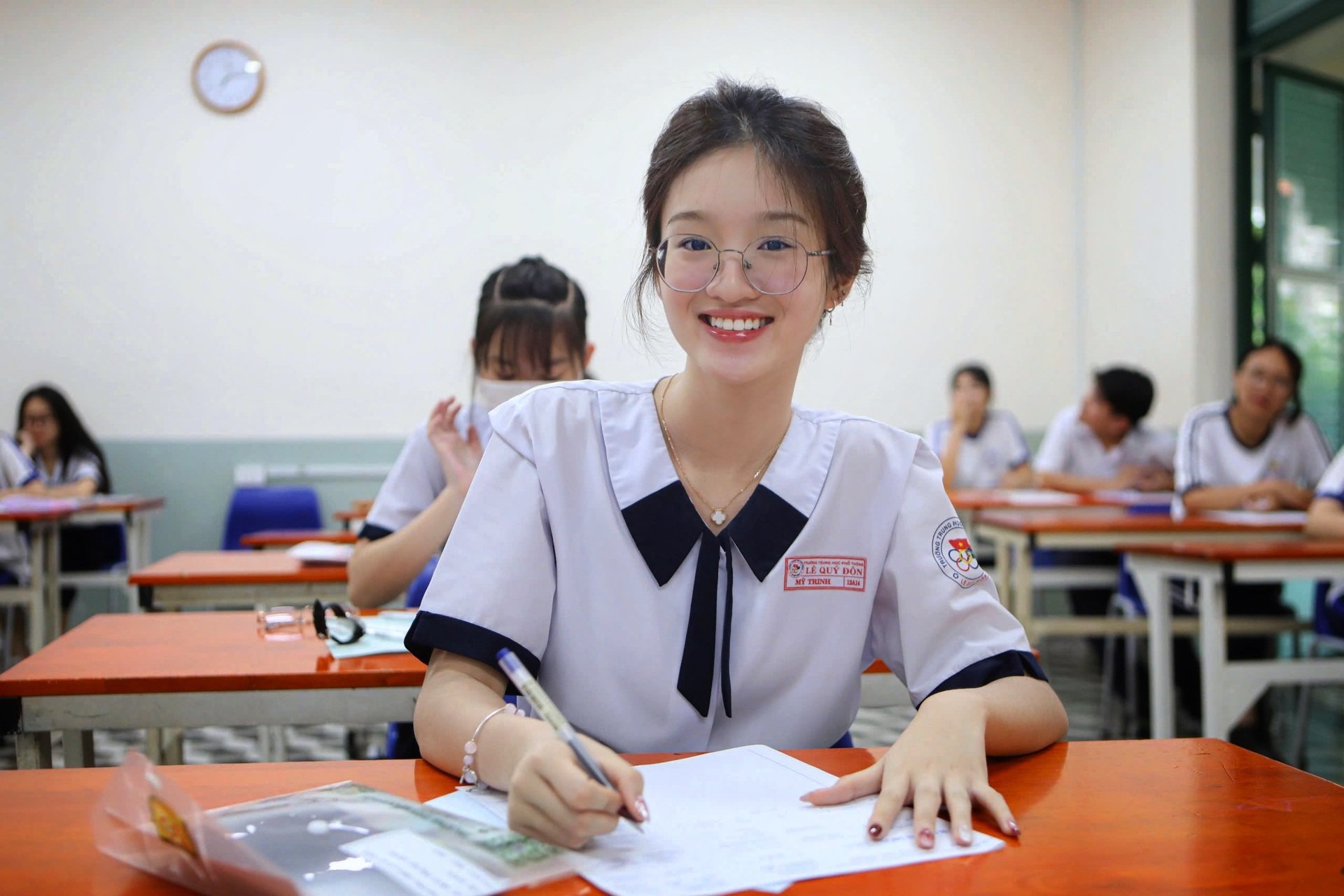 Nữ sinh TPHCM rạng rỡ bước vào khi thi tốt nghiệp THPT đặc biệt - 7