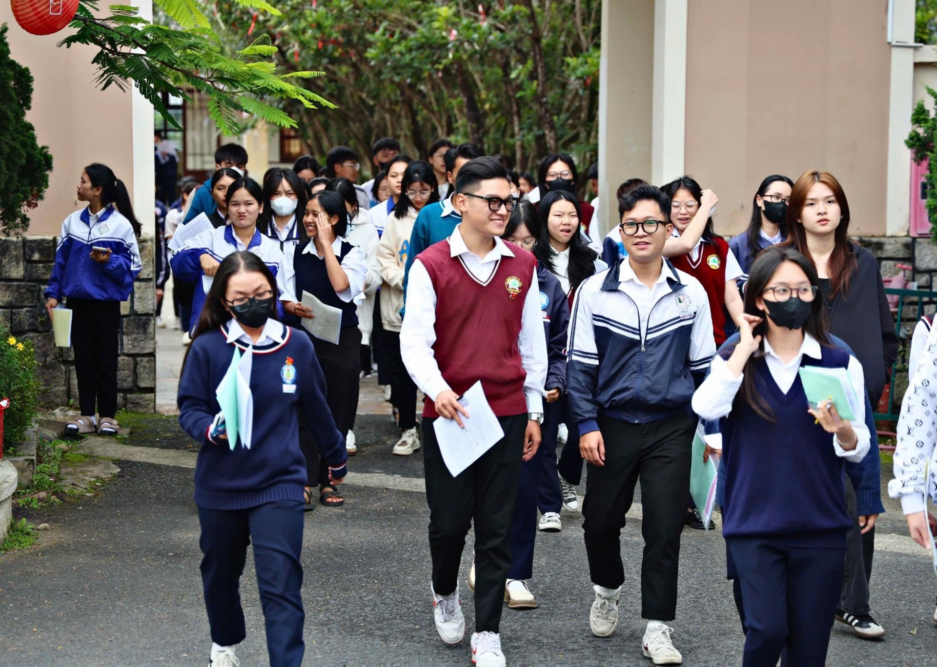 បេក្ខជនទី១ នៃវិទ្យាល័យ ថាងឡុង សម្រាប់អំណោយ បានបញ្ចប់ការប្រលងថ្ងៃដំបូង។