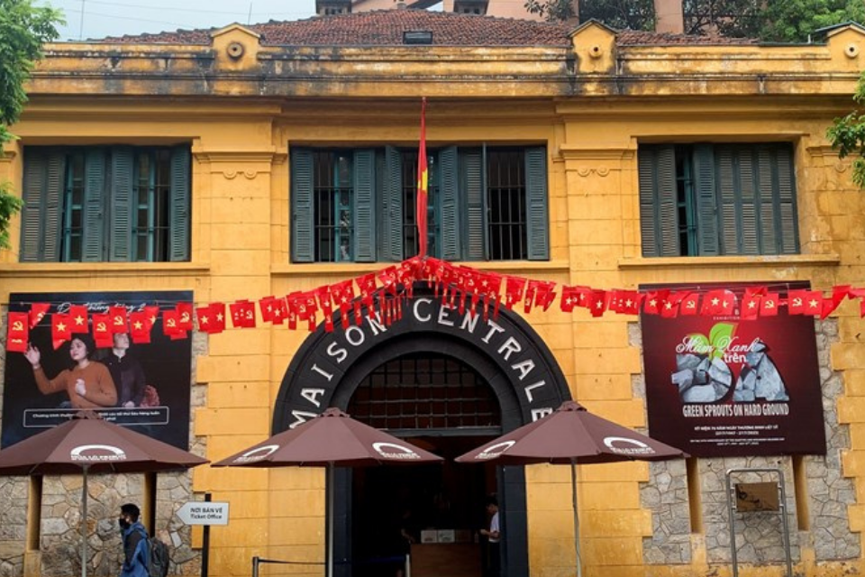 Du lịch nhà tù Hoả Lò - Điểm đến lịch sử sống động giữa lòng Thủ đô